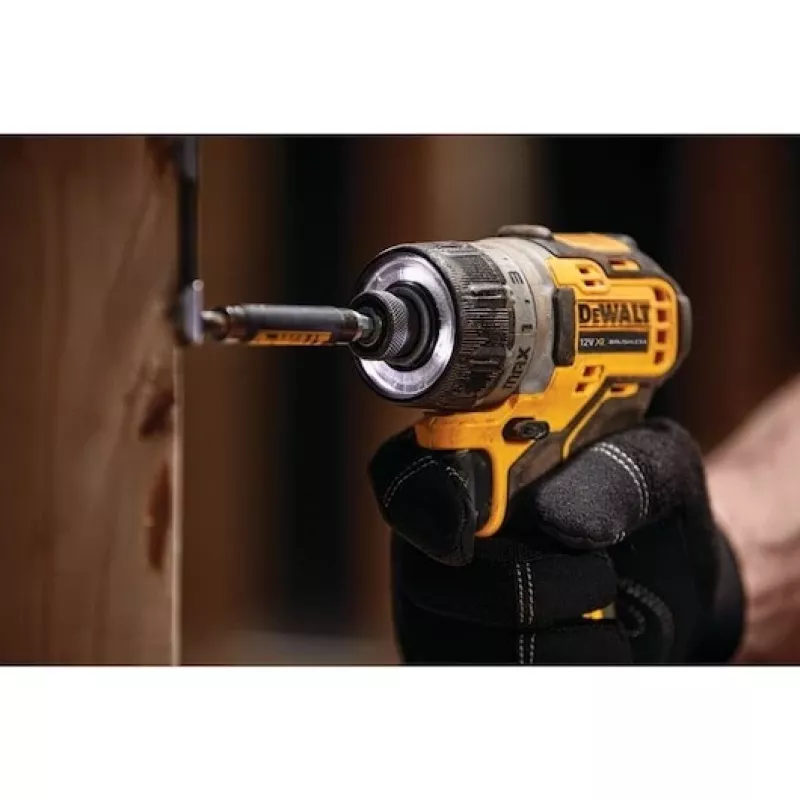 DEWALT. AVVITATORE 12V 1/4 DCF601D2 8Nm 2x2,0Ah