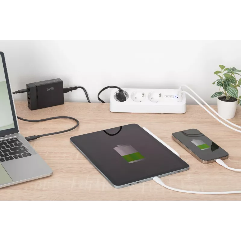 Ciabatta DIGITUS 3 prese con 2×USB-A e 1×USB-C, 3 prese AC tipo E/F, cavo 1,5 m, bianco