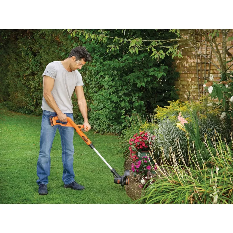 Black+Decker ST1823 tagliabordi a batteria 18 V, 25 cm, Li-ion 1,5 Ah, asta telescopica, arancione/nero
