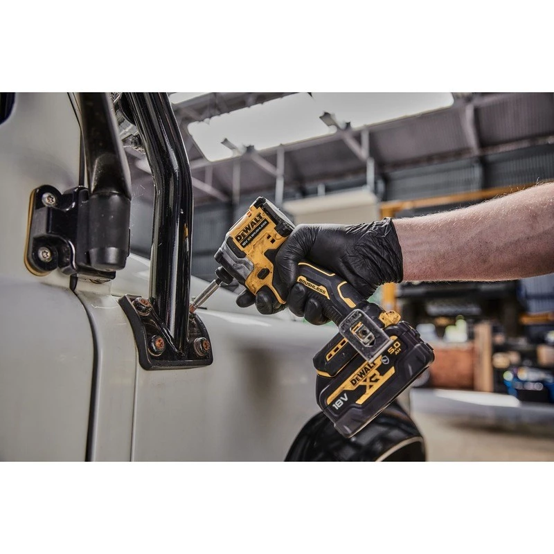 Avvitatore a impulsi DeWALT DCF850NT, 3250 giri/min, mandrino 1/4 pollice, 900 g