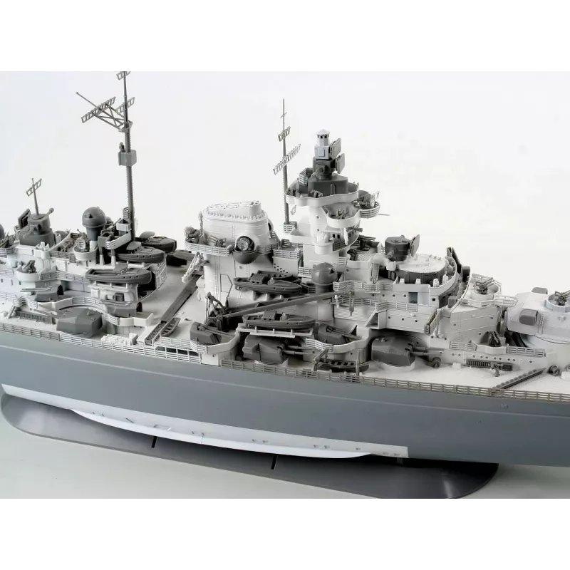 Modello in plastica nave REVELL Tirpitz scala 1:350
