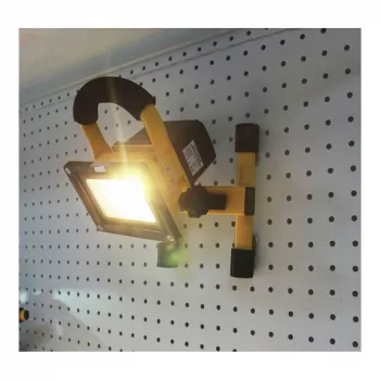 Synergy 21 faretto da cantiere LED a batteria ricaricabile 10W con piedini magnetici aggiuntivi