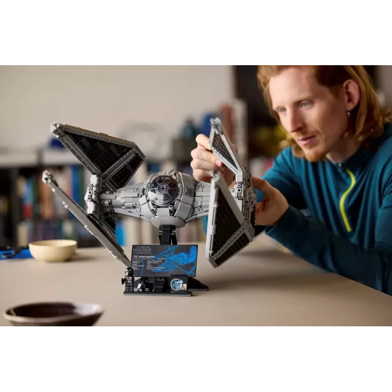 LEGO Star Wars Intercettore TIE modello 75382 — kit caccia stellare dettagliato, 1931 pezzi, 18+