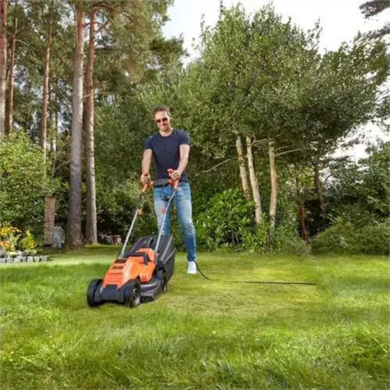 Tosaerba elettrico Black & Decker con regolazione altezza di taglio 1200 W larghezza di taglio (max.) 32 cm