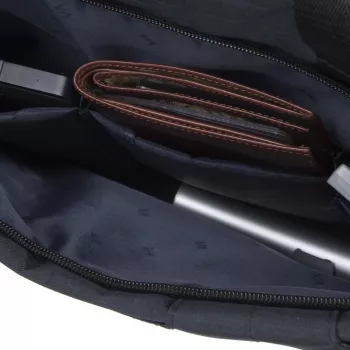 Borsa a tracolla Rivacase Biscayne 39,6 cm (15,6 pollici) nero