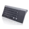 Tracer EXpert RF è una tastiera wireless ergonomica a grandezza naturale con layout QWERTY, tasti a membrana e un design sottile nero-grigio. Progettata per l'uso domestico e in ufficio, combina un touchpad integrato e tasti multimediali con una connessione wireless a 2,4 GHz per offrire una soluzione di input compatta per TV, console, notebook e PC classici.