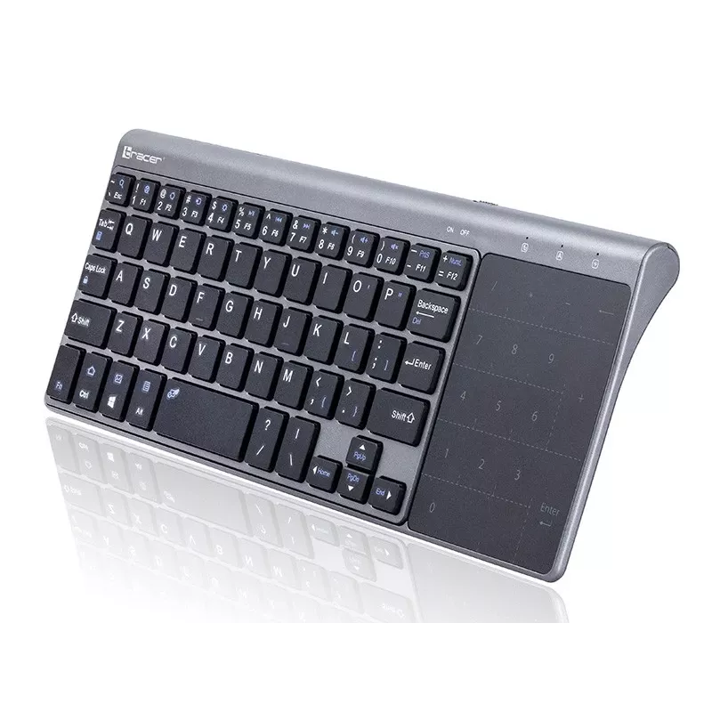 Tracer EXpert RF è una tastiera wireless ergonomica a grandezza naturale con layout QWERTY, tasti a membrana e un design sottile nero-grigio. Progettata per l'uso domestico e in ufficio, combina un touchpad integrato e tasti multimediali con una connessione wireless a 2,4 GHz per offrire una soluzione di input compatta per TV, console, notebook e PC classici.