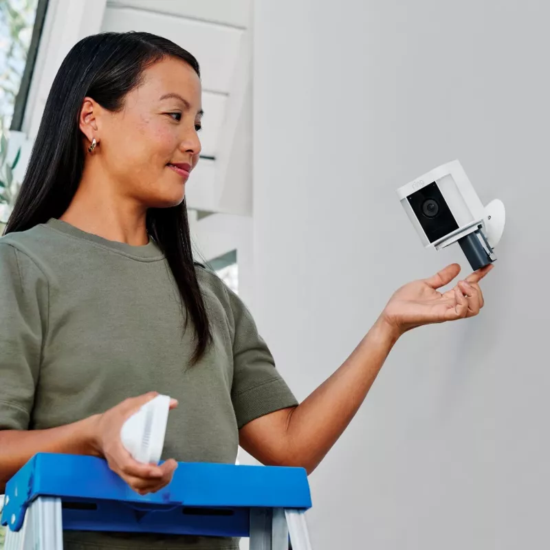 Ring Spotlight Cam Plus Battery - telecamera di sorveglianza IP - esterno - senza fili - montaggio a soffitto/parete - nero - box