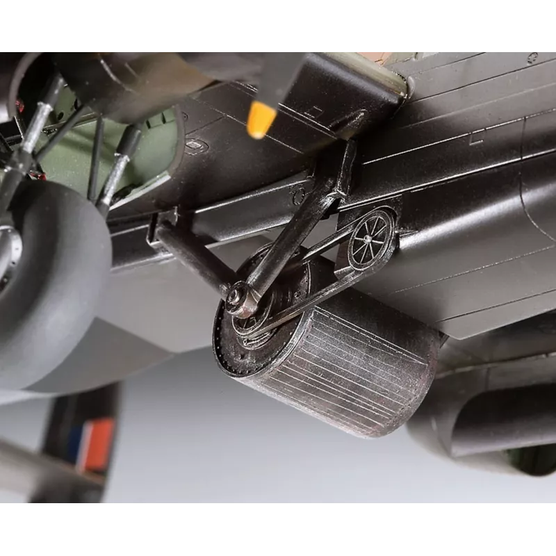 Revell Lancaster B. III Dambusters (04295) scala 1:72 kit modello aereo in plastica