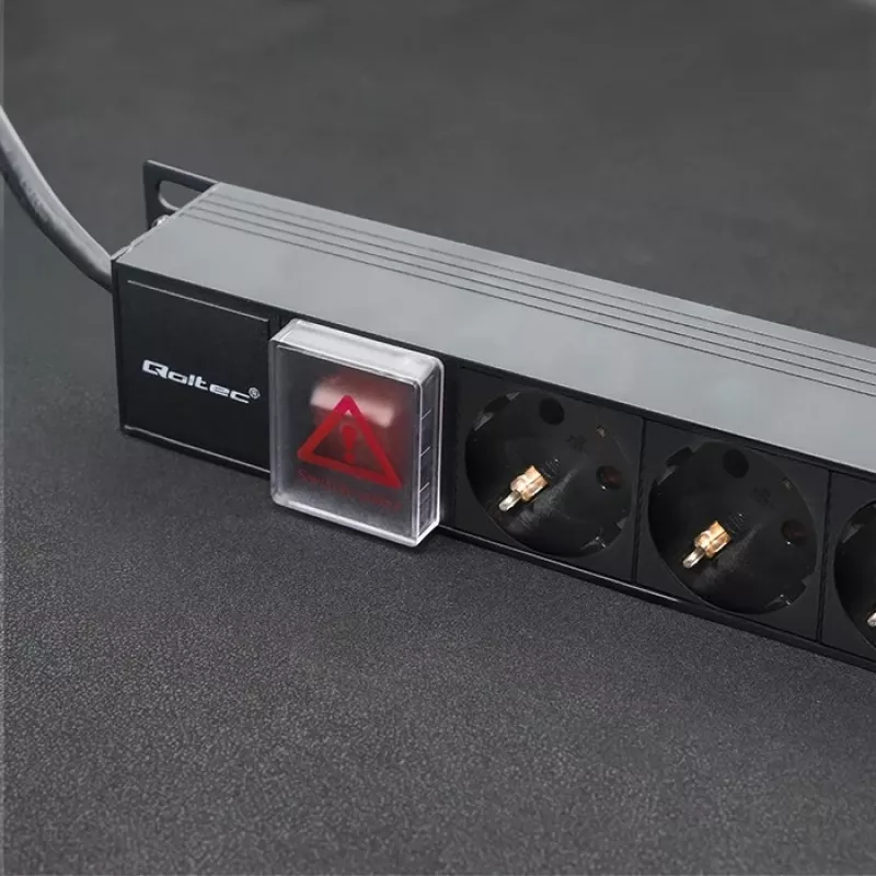 Qoltec PDU in alluminio per RACK | 16A | 16 x Schuko | verticale | 1,8 m