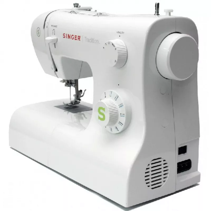 Macchina per cucire SINGER Tradition 2273 — semiautomatica, 23 punti, asola in 4 passaggi, braccio libero, bianco
