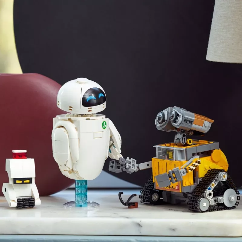 LEGO Disney Pixar 43279 WALL-E ed EVE set di costruzioni, 811 pezzi, 18+