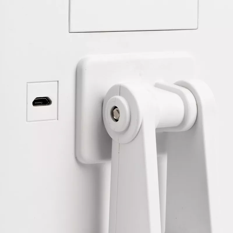 Specchio da trucco da appoggio Girmi BE04 – rettangolare con ingrandimento 1x, LED bianco, USB/4×AA, rotazione 180°