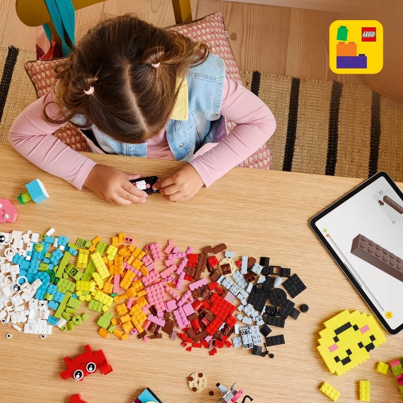 LEGO CLASSIC 11042 Creative Happy Box