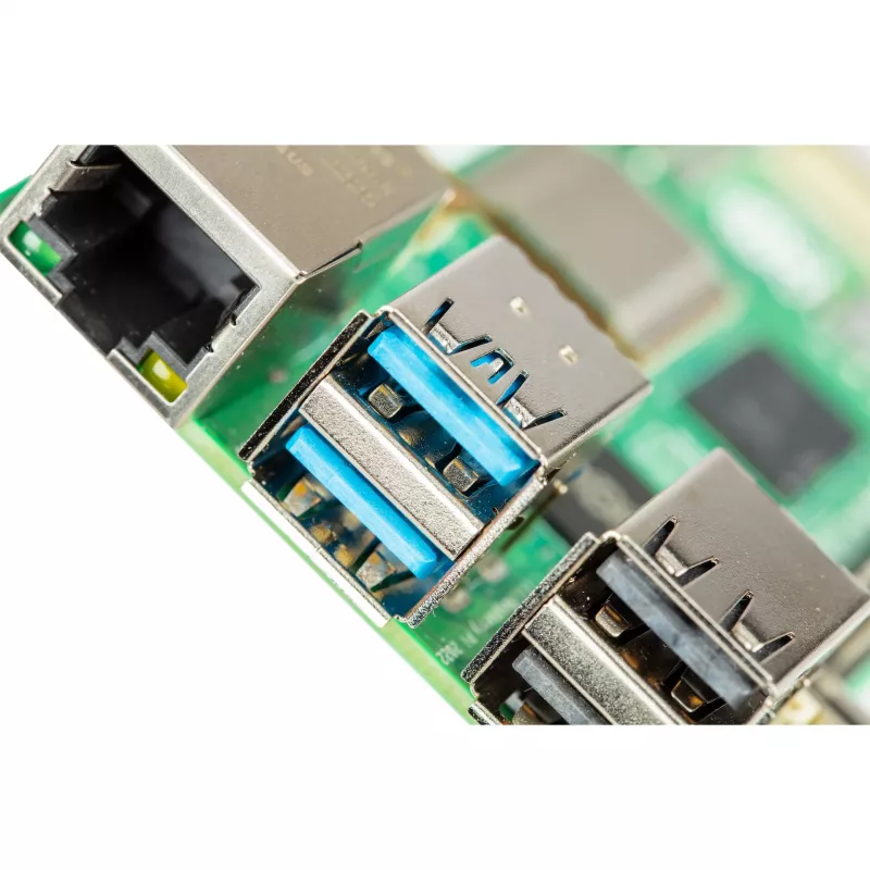 Single-board computer Raspberry Pi 5 scheda di sviluppo — 2400 MHz Arm Cortex-A76, fino a 16 GB LPDDR4x, MicroSD, USB 3.2, Wi‑Fi 5