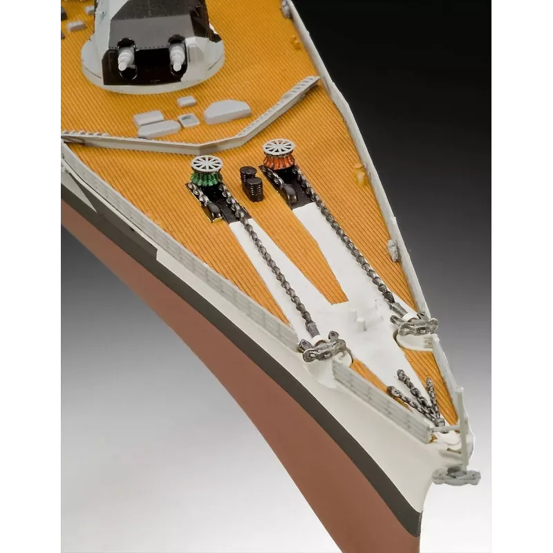 Modello in plastica nave REVELL Tirpitz scala 1:350