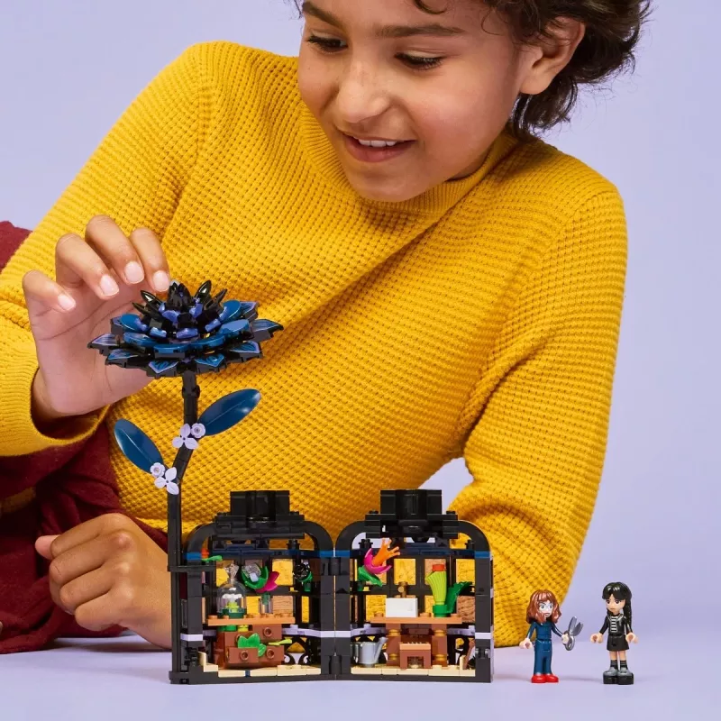 Set LEGO Wednesday 76784 fiore Dahlia nero — modello decorativo, 358 pezzi, 9+ anni