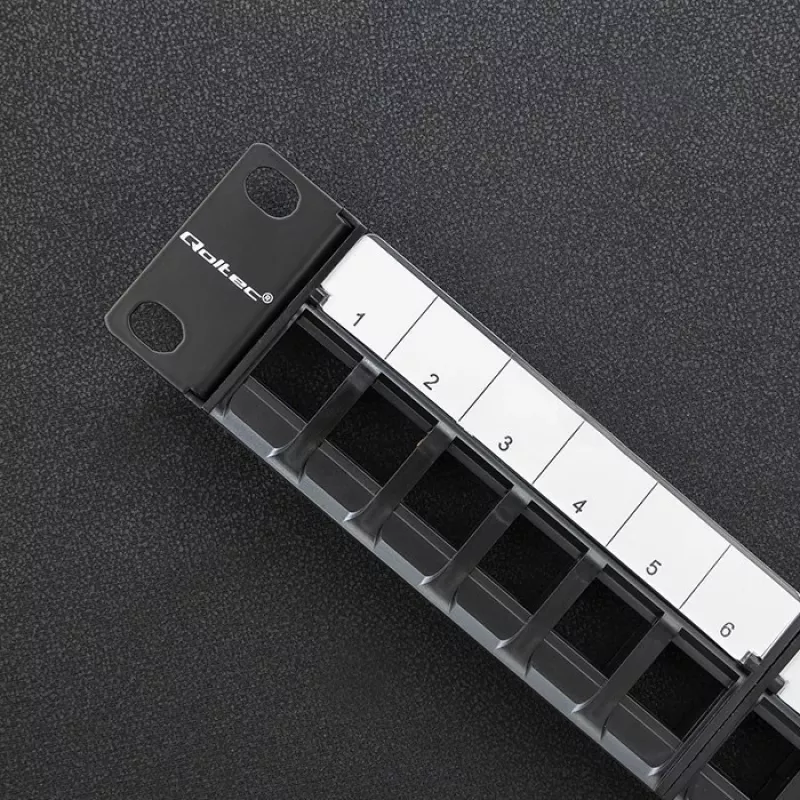 Qoltec 54516 patch panel per rack da 19 pollici, 24 porte, 1U, UTP, nero