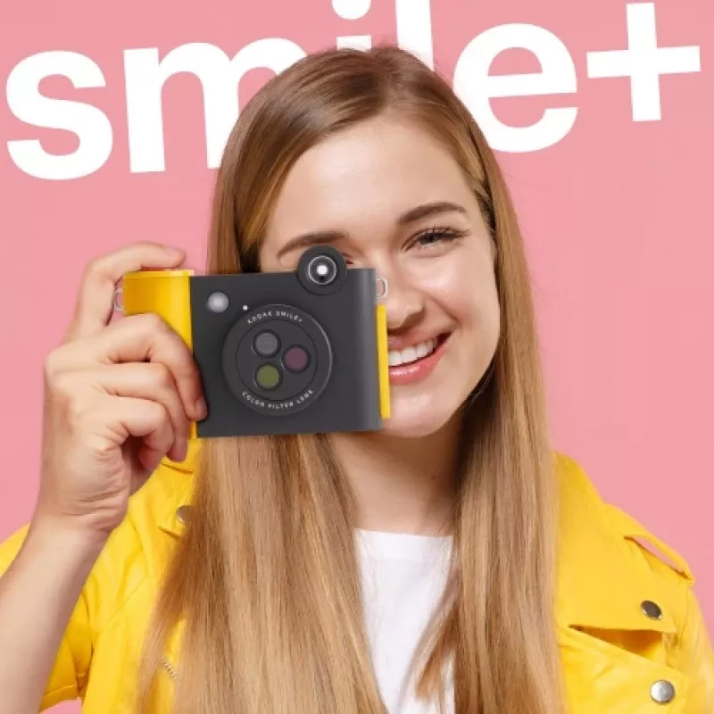 Fotocamera istantanea Kodak SMILE+ 2x3 nero — fotocamera istantanea portatile con stampe 2×3