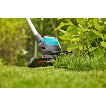 Gardena EasyCut 23/18V Ready-To-Use Set - tagliabordi - batteria 2 Ah - larghezza di taglio: 230 mm - 2,4 kg (14700-20)