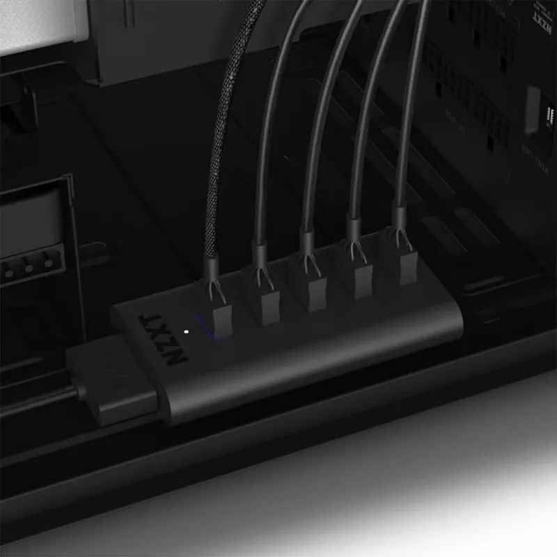 NZXT Hub di espansione USB 2.0 interno Gen 3 - nero