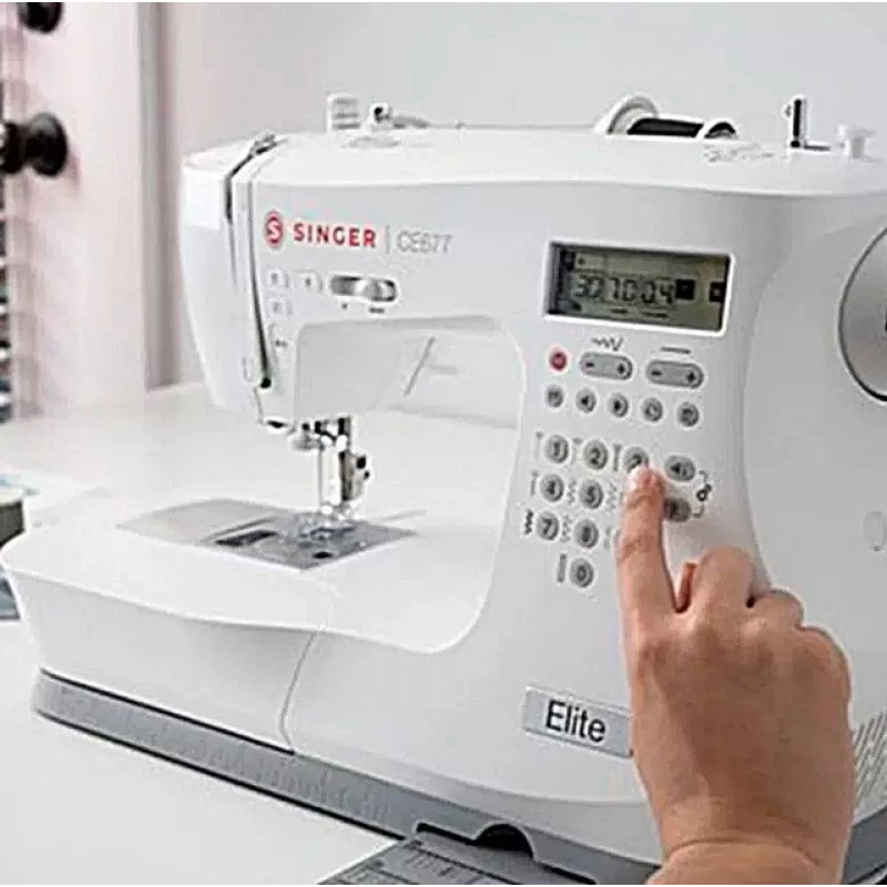 Macchina da cucire SINGER CE677