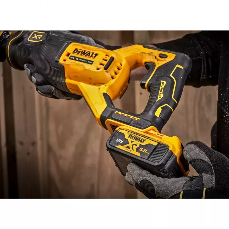 DeWALT DCS382N-XJ sega a sciabola