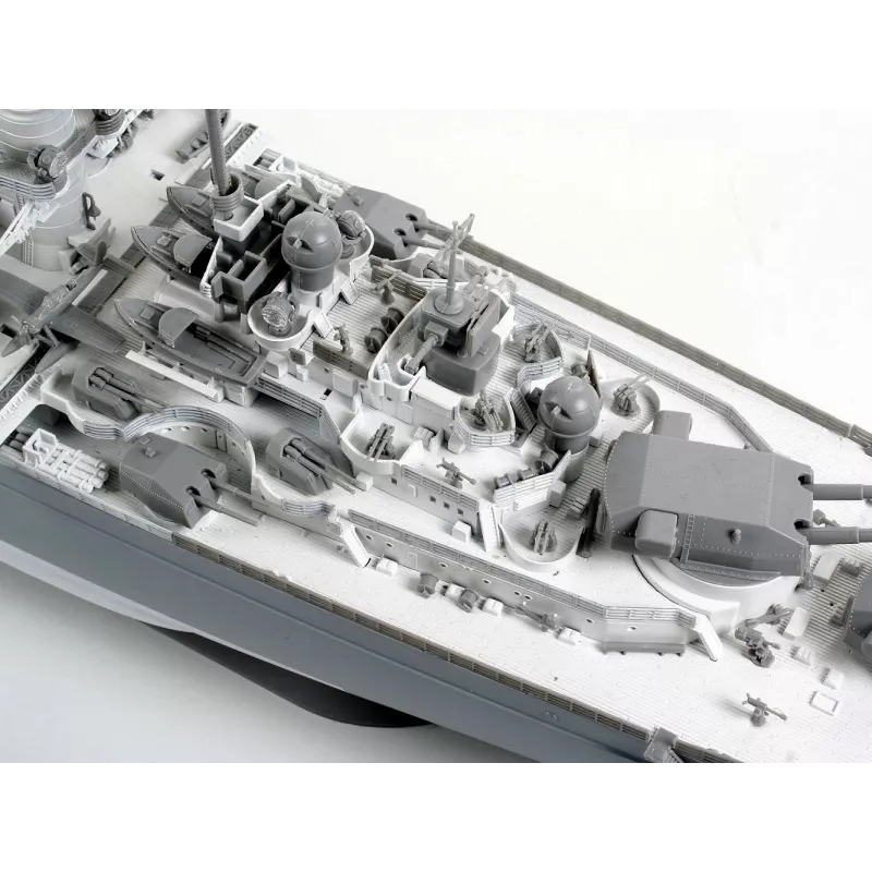 Modello in plastica nave REVELL Tirpitz scala 1:350
