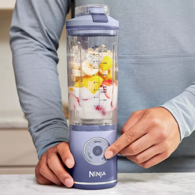 Frullatore portatile Ninja BC251EULD — contenitore da 0,57 L, batteria 11,1 V, lame in acciaio inox, lavanda/trasparente