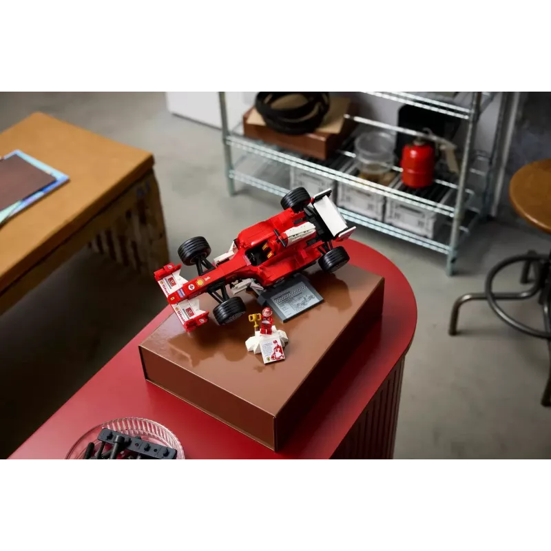 LEGO ICONS 11375 Ferrari F2004 e Michael Schumacher