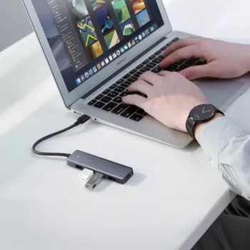 Hub Ugreen 4-in-1 adattatore USB-C a 4× USB 3.0 + USB-C grigio