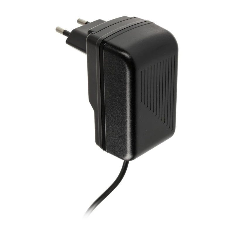 Caricabatterie AC da interno rapido Akasa AK-PK15-02CM — 15W, USB-C 3A, cavo 1,5 m, nero