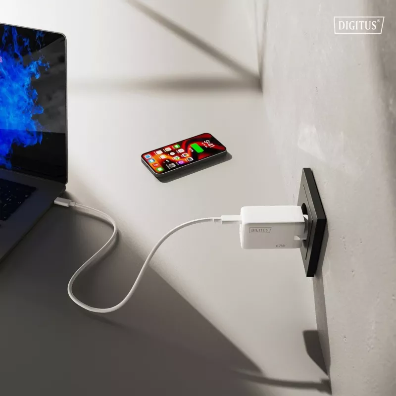 Caricabatterie da parete DIGITUS DA-10303 67W GaN, 2× USB-C + 1× USB-A, 100–240V, bianco