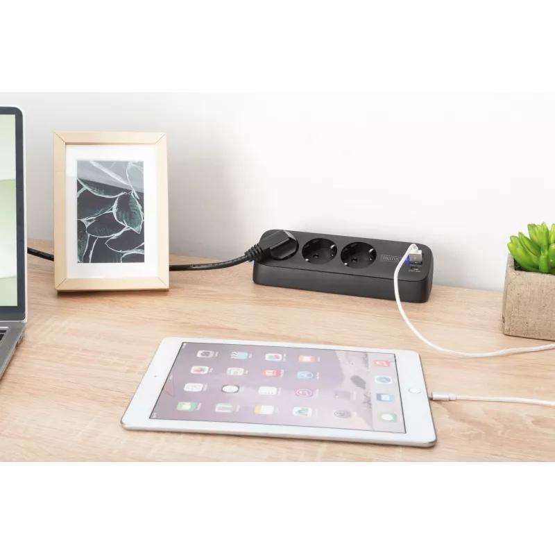 Ciabatta multipla DIGITUS 3 prese con 2×USB-A & 1×USB-C, 3 prese AC Tipo E/F, cavo 1,5 m, nero