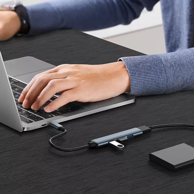 Hub USB QOLTEC 53792, USB-C 3.1 a 4 porte (USB 3.0 x1, USB 2.0 x3)