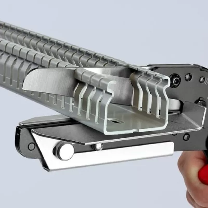 Knipex 95 02 21 pinza