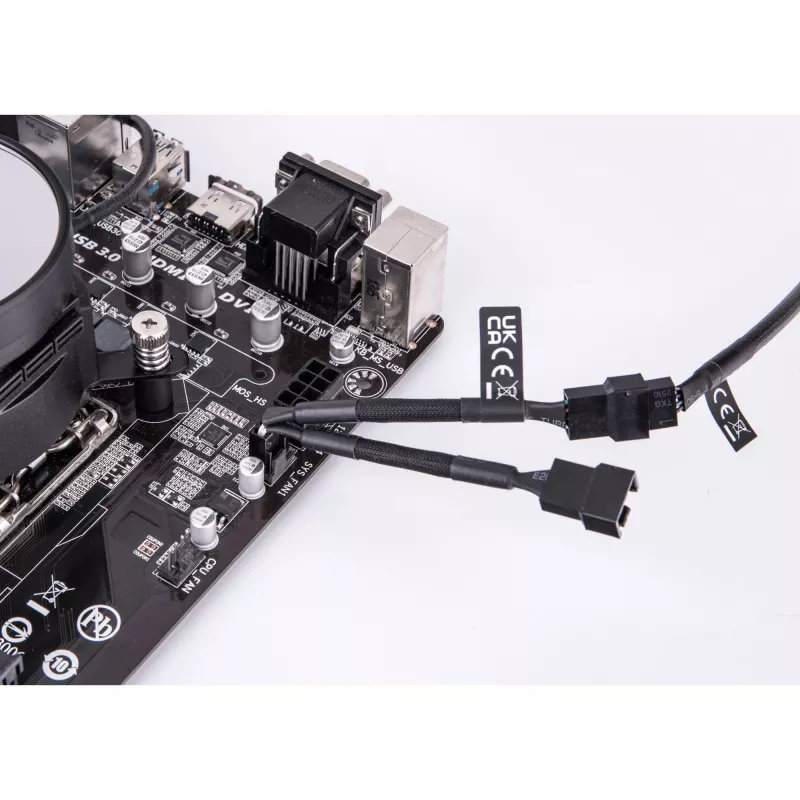 Cavo a Y per ventole PWM THERMALTAKE Tt Mod AC-060-CO1OTN-F1 4-Pin, confezione da 3