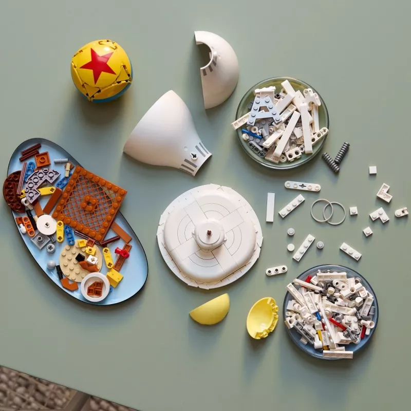 Giocattolo da costruzione LEGO Ideas modello 21357 — Luxo Jr., 613 pezzi, 290×140×110 mm