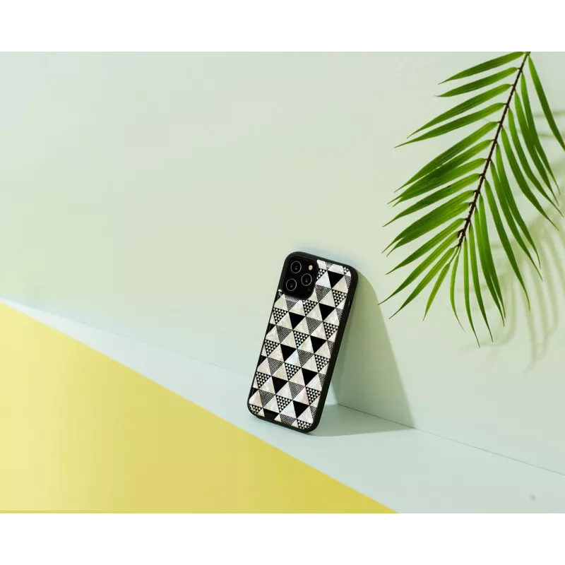 Custodia iKins per Apple iPhone 12 Pro Max — struttura piramidale nera