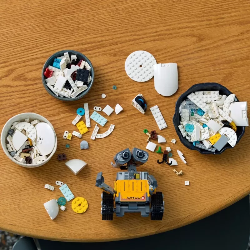 LEGO Disney Pixar 43279 WALL-E ed EVE set di costruzioni, 811 pezzi, 18+
