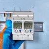 Qoltec 50882 contatore elettronico monofase del consumo energetico per guida DIN | Wi-Fi | TUYA | 230V | LCD