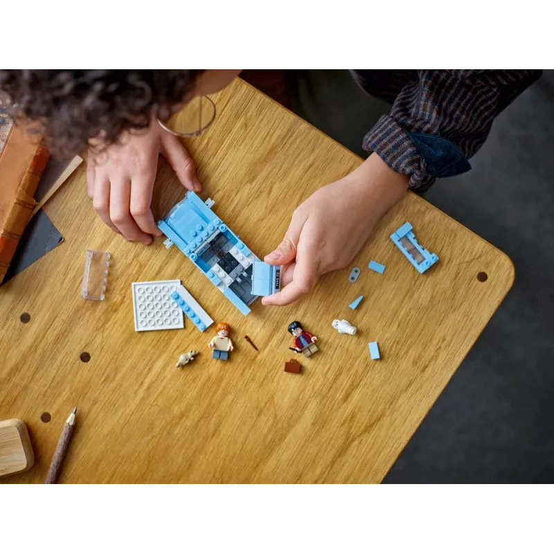LEGO Harry Potter Ford Anglia volante auto giocattolo per bambini dai 7 anni, ragazzi e ragazze, modello da costruire con minifigure Ron Weasley e Hedwig