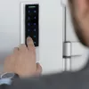 Qoltec 52448 serratura a codice TITAN con lettore di impronte digitali | RFID | BT 4.0 | codice | carta | portachiavi | campanello | IP68 | EM
