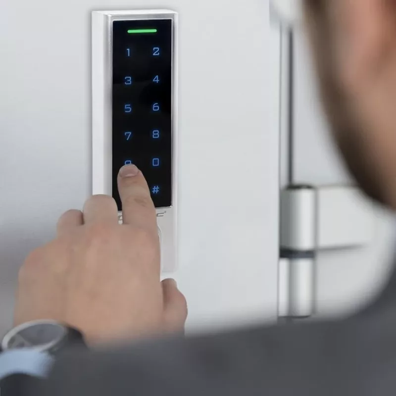 Qoltec 52448 serratura a codice TITAN con lettore di impronte digitali | RFID | BT 4.0 | codice | carta | portachiavi | campanello | IP68 | EM