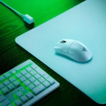 Bundle mouse da gaming e tappetino mouse Razer Viper V3 Pro + Gigantus M — bianco