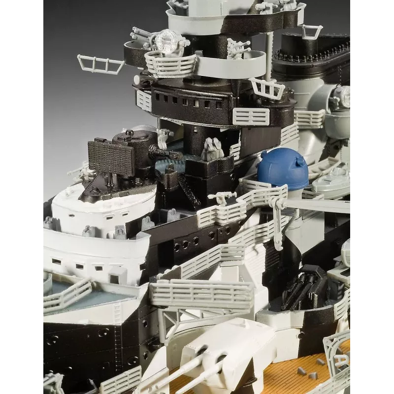 Modello in plastica nave REVELL Tirpitz scala 1:350