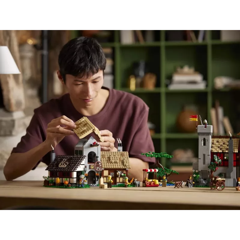 LEGO ICONS 10332 Mercato medievale