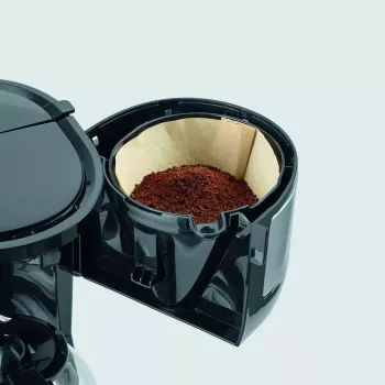 Caffettiera a filtro SEVERIN KA 4808 — 4 tazze, 750 W, caraffa in vetro, corpo in acciaio inox, antigoccia