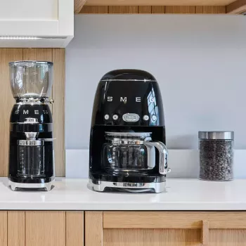 Macchina per caffè filtro Smeg 1,4 L DCF02BLEU