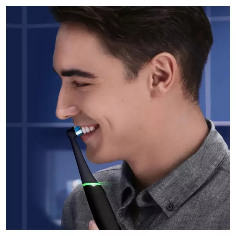 Oral-B iO Series 6 spazzolino rotante per adulti nero